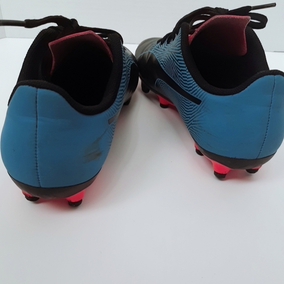 Soccer shoes - Picture 2 of 4
